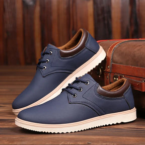 Sapatênis Masculino de Couro Marcanzzi MZ449: elegância e conforto com solado antiderrapante e palmilha acolchoada. Ideal para qualquer ocasião.