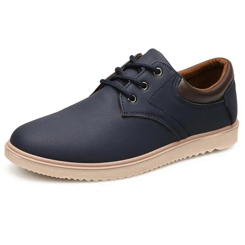 Sapatênis Masculino de Couro Marcanzzi MZ449: elegância e conforto com solado antiderrapante e palmilha acolchoada. Ideal para qualquer ocasião.