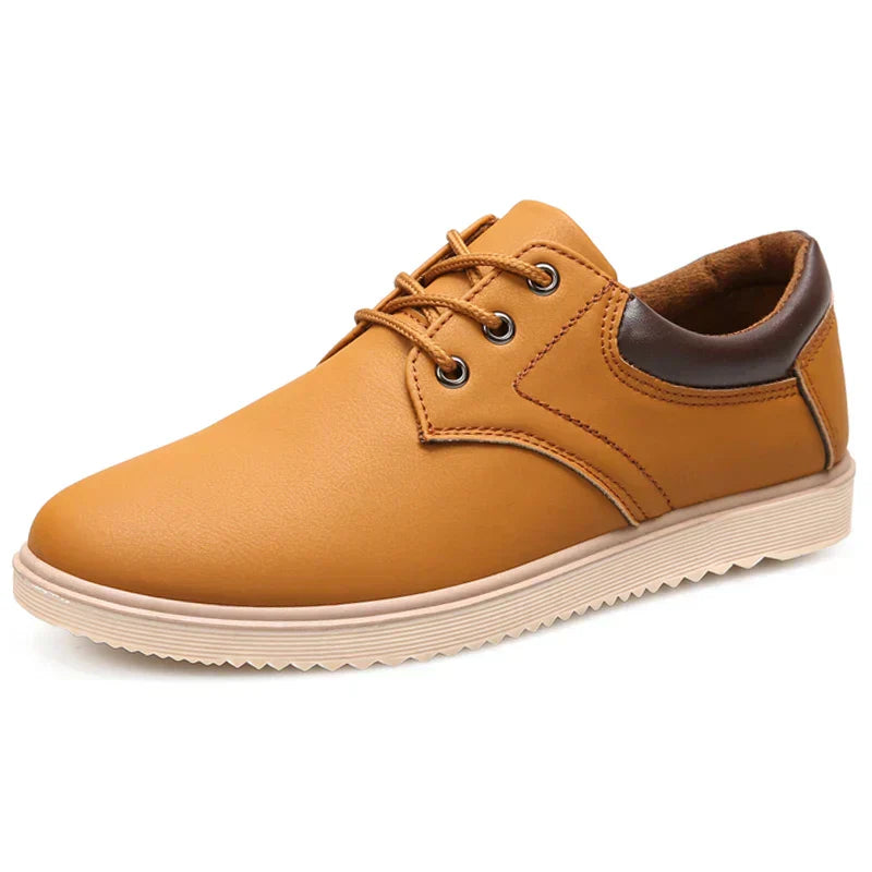 Sapatênis Masculino de Couro Marcanzzi MZ449: elegância e conforto com solado antiderrapante e palmilha acolchoada. Ideal para qualquer ocasião.