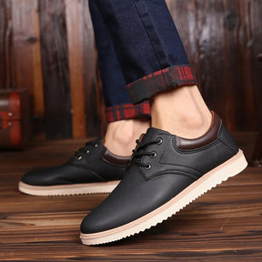 Sapatênis Masculino de Couro Marcanzzi MZ449: elegância e conforto com solado antiderrapante e palmilha acolchoada. Ideal para qualquer ocasião.