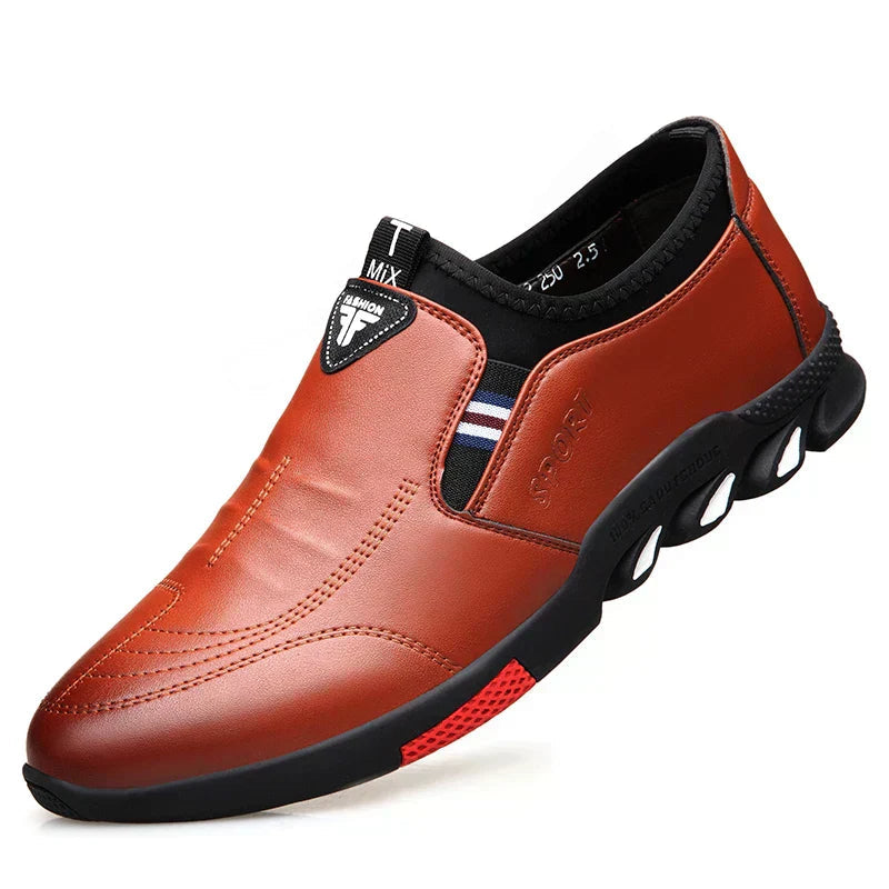 Sapatênis Masculino Marcanzzi MZ447 com design minimalista, solado em borracha e palmilha respirável. Conforto e estilo para uso diário versátil.