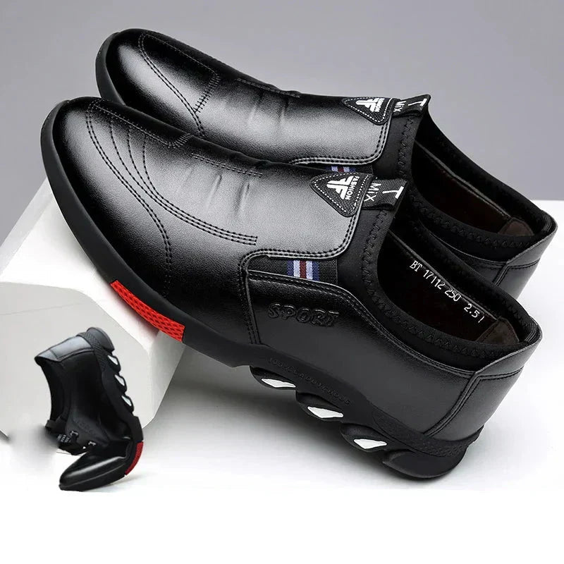 Sapatênis Masculino Marcanzzi MZ447 com design minimalista, solado em borracha e palmilha respirável. Conforto e estilo para uso diário versátil.