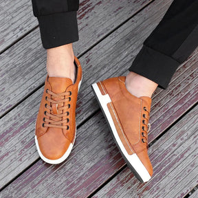 Sapatênis Masculino Prime Marcanzzi MZ446 em couro legítimo, solado antiderrapante, palmilha acolchoada, design elegante, ideal para looks casuais ou formais.