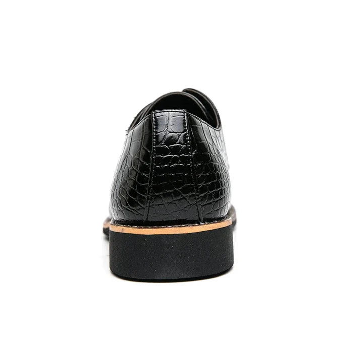 Sapato Masculino Derby em Couro Marcanzzi MZ354 nas cores preto e marrom, com design sofisticado, costura refinada e acabamento lustrado.
