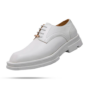 Sapato Masculino Derby Marcanzzi MZ359: couro premium, solado tratorado 5 cm, conforto e estilo moderno. Cores: preto e off white. Ideal para looks urbanos.