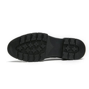 Sapato Masculino Derby Marcanzzi MZ360 em camurça nas cores preto e marrom. Solado tratorado com plataforma de 4 cm para estilo e estabilidade.