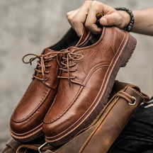Sapato Masculino em Couro Marcanzzi MZ365 feito em couro legítimo, com palmilha macia, solado resistente e design clássico para estilo sofisticado.