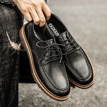 Sapato Masculino em Couro Marcanzzi MZ365 feito em couro legítimo, com palmilha macia, solado resistente e design clássico para estilo sofisticado.