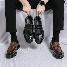 Sapato Masculino Loafer Marcanzzi MZ361 feito em materiais premium, com acabamento impecável e design versátil para elegância em ocasiões formais e casuais.