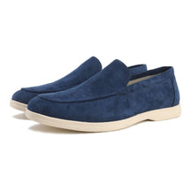 Sapato Masculino Loafer Marcanzzi MZ366 em camurça, elegante e confortável. Perfeito para ocasiões especiais e combinações formais ou informais.