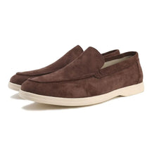 Sapato Masculino Loafer Marcanzzi MZ366 em camurça, elegante e confortável. Perfeito para ocasiões especiais e combinações formais ou informais.