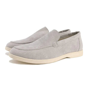Sapato Masculino Loafer Marcanzzi MZ366 em camurça, elegante e confortável. Perfeito para ocasiões especiais e combinações formais ou informais.
