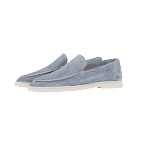 Sapato Masculino Loafer Marcanzzi MZ367: elegância casual em camurça macia, ideal para ocasiões especiais. Conforto e estilo para trajes sociais ou descontraído