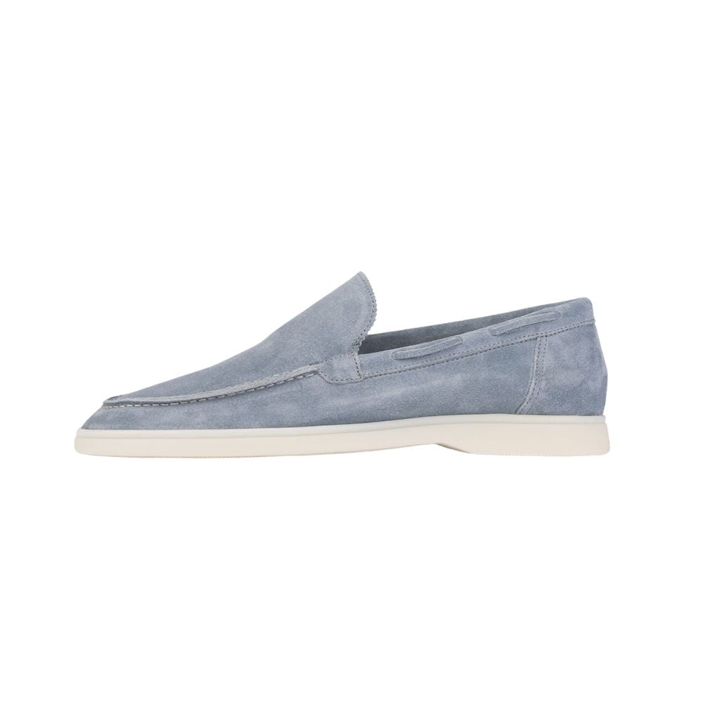 Sapato Masculino Loafer Marcanzzi MZ367: elegância casual em camurça macia, ideal para ocasiões especiais. Conforto e estilo para trajes sociais ou descontraído