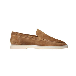 Sapato Masculino Loafer Marcanzzi MZ367: elegância casual em camurça macia, ideal para ocasiões especiais. Conforto e estilo para trajes sociais ou descontraído