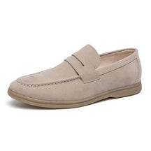 Sapato Masculino Loafer Marcanzzi MZ370 em camurça, elegante e versátil. Ideal para trabalho e lazer, oferece conforto, estilo atemporal e ajuste impecável.