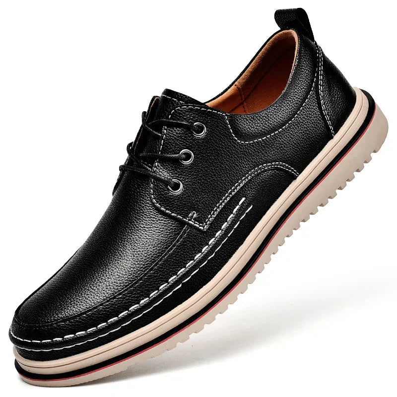 Sapato Masculino Marcanzzi MZ364 feito em materiais premium com acabamento refinado, palmilha macia e solado resistente para estilo e conforto diário.