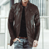 Sobretudo Masculino de Couro Marcanzzi MZ096: elegância e proteção com couro premium, design exclusivo, interior aquecido e resistência a rasgos.