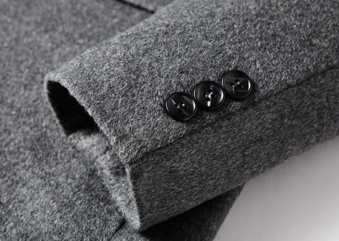 Sobretudo Masculino de Lã Grife Marcanzzi MZ093 com gola polo, costuras reforçadas, tecido anti-alérgico e acabamento sofisticado.