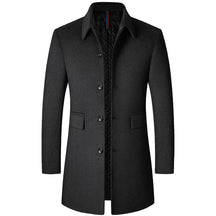 Sobretudo Masculino de Lã Grife Marcanzzi MZ093 com gola polo, costuras reforçadas, tecido anti-alérgico e acabamento sofisticado.