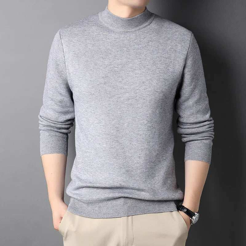 Suéter Masculino Básico Marcanzzi MZ041 com design minimalista, acabamento premium e conforto ideal para compor looks elegantes e modernos.