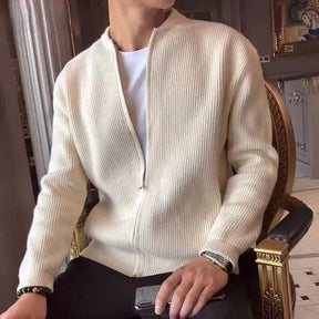 Suéter Masculino Clássico com Zíper Marcanzzi MZ045 com design moderno, gola redonda e acabamento confortável para compor looks versáteis e elegantes.