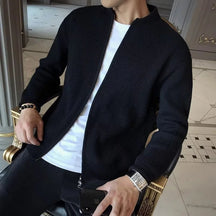 Suéter Masculino Clássico com Zíper Marcanzzi MZ045 com design moderno, gola redonda e acabamento confortável para compor looks versáteis e elegantes.