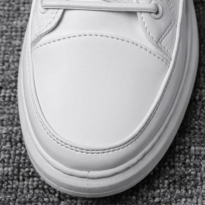 Tênis Masculino de Couro Fashion Marcanzzi MZ331: estilo, conforto e durabilidade. Design exclusivo, sola antiderrapante e tecido ecológico antibacteriano.