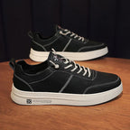 Tênis Masculino de Couro Marcanzzi MZ329 feito em couro premium, com palmilha ergonômica, solado antiderrapante e design elegante para uso diário.