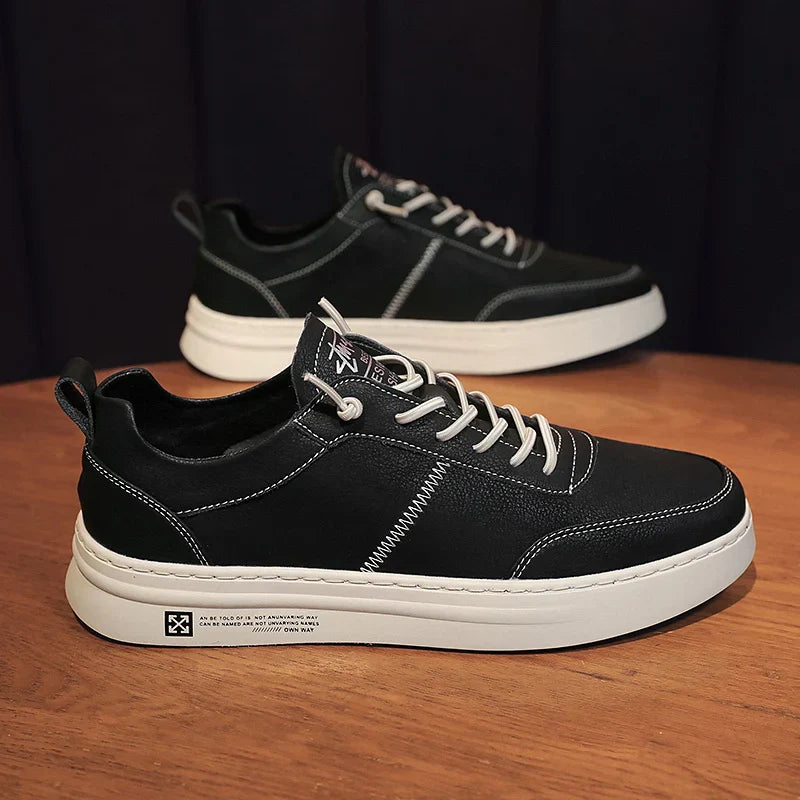 Tênis Masculino de Couro Marcanzzi MZ329 feito em couro premium, com palmilha ergonômica, solado antiderrapante e design elegante para uso diário.