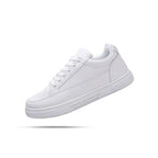 Tênis Masculino em Couro Marcanzzi MZ377 em couro ecológico premium com cadarço ajustável, solado antiderrapante e design versátil para estilo e conforto.