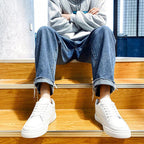 Tênis Masculino em Couro Marcanzzi MZ377 em couro ecológico premium com cadarço ajustável, solado antiderrapante e design versátil para estilo e conforto.