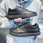 Tênis Masculino em Couro Marcanzzi MZ377 em couro ecológico premium com cadarço ajustável, solado antiderrapante e design versátil para estilo e conforto.