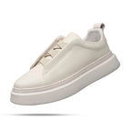 Tênis Masculino em Couro Marcanzzi MZ431 feito em couro premium com acabamento manual, sola antiderrapante e design elegante para looks casuais e formais.